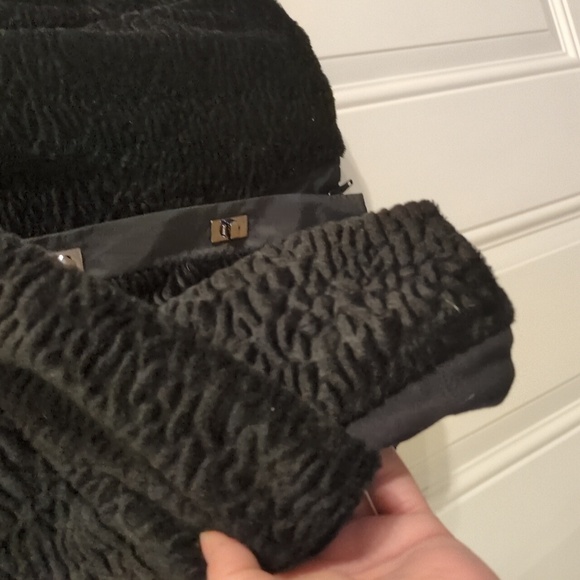 Find Luxury with Love, Carol Collection by CAbi -Carol Anderson by Invitation - Picture 4 of 14